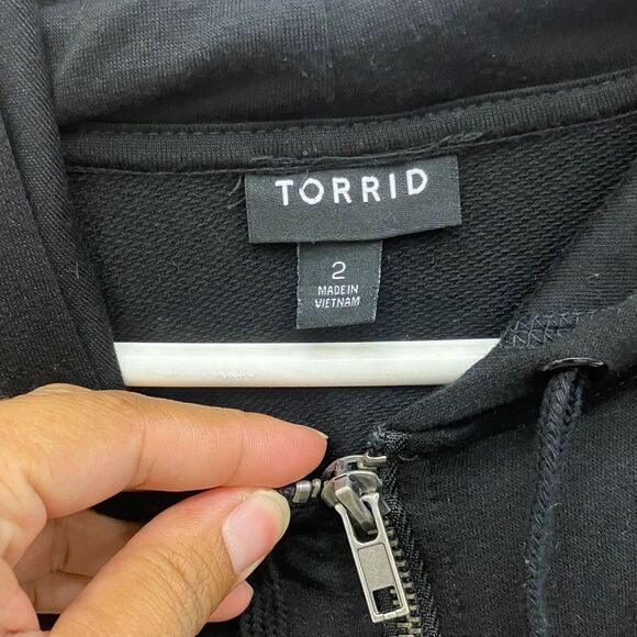 Torrid black Zip-Up Cropped Hoodie size 2 (2X) #32 - Picture 2 of 6